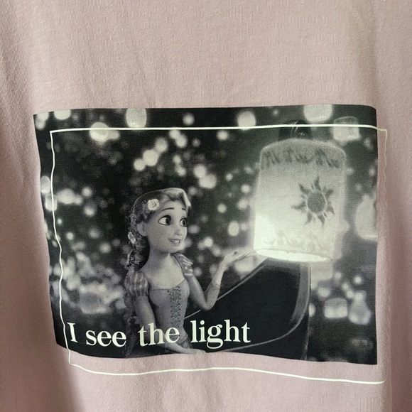 Uniqlo + Disney Frozen “I see the light” TShirt - Picture 2 of 5
